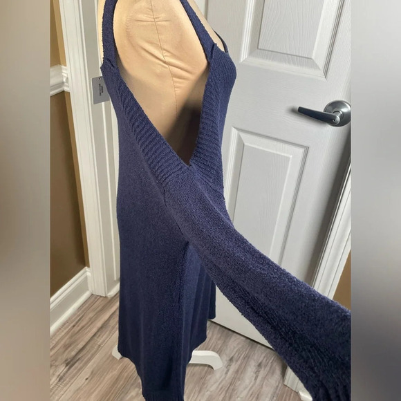 URBAN OUTFITTERS BDG Cold Shoulder Dolman
Sweater Mini Dress NWT Medium - Picture 16 of 16